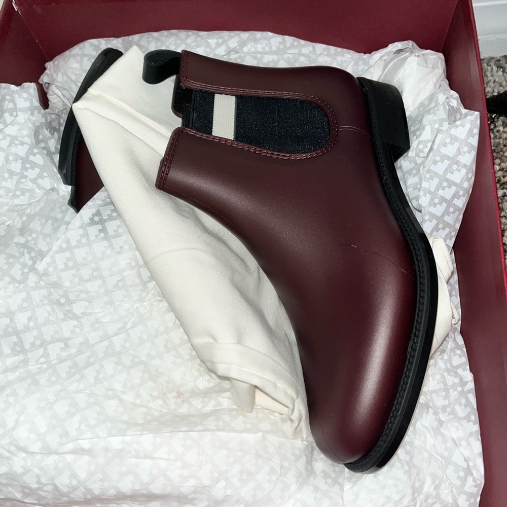 Bally boots size 6.5